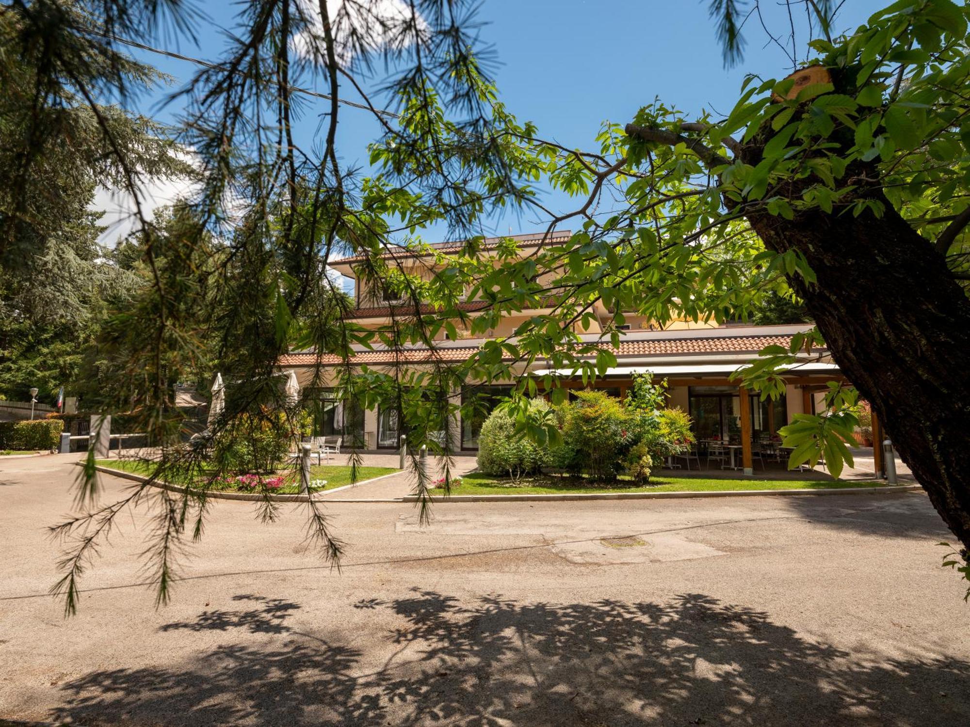 Il Castagneto Hotel Melfi Bagian luar foto