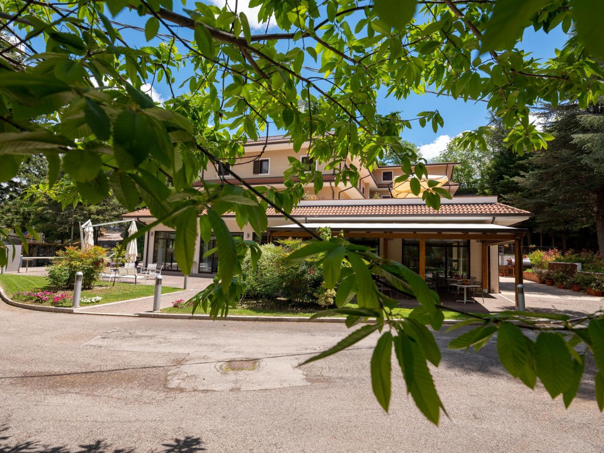 Il Castagneto Hotel Melfi Bagian luar foto